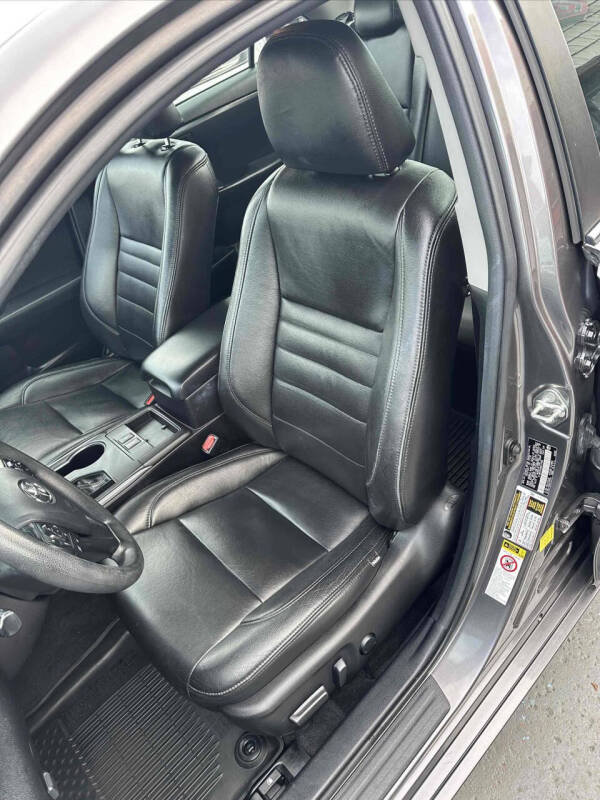 2017 Toyota Camry Hybrid