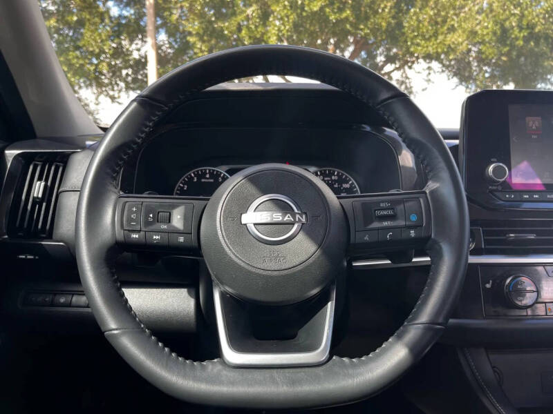 2022 Nissan Pathfinder SV