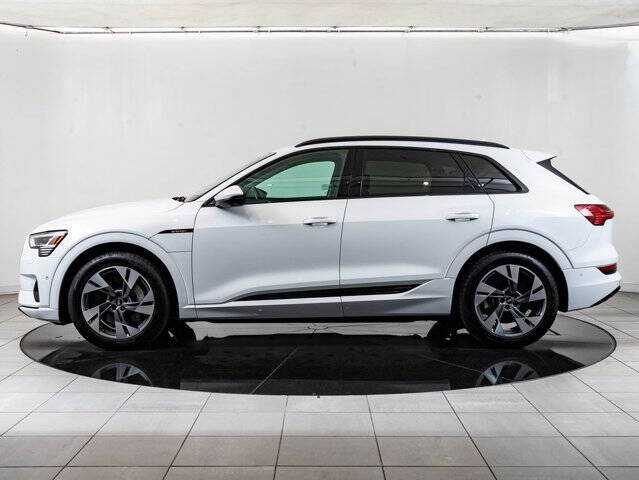 2021 Audi e-tron quattro Premium