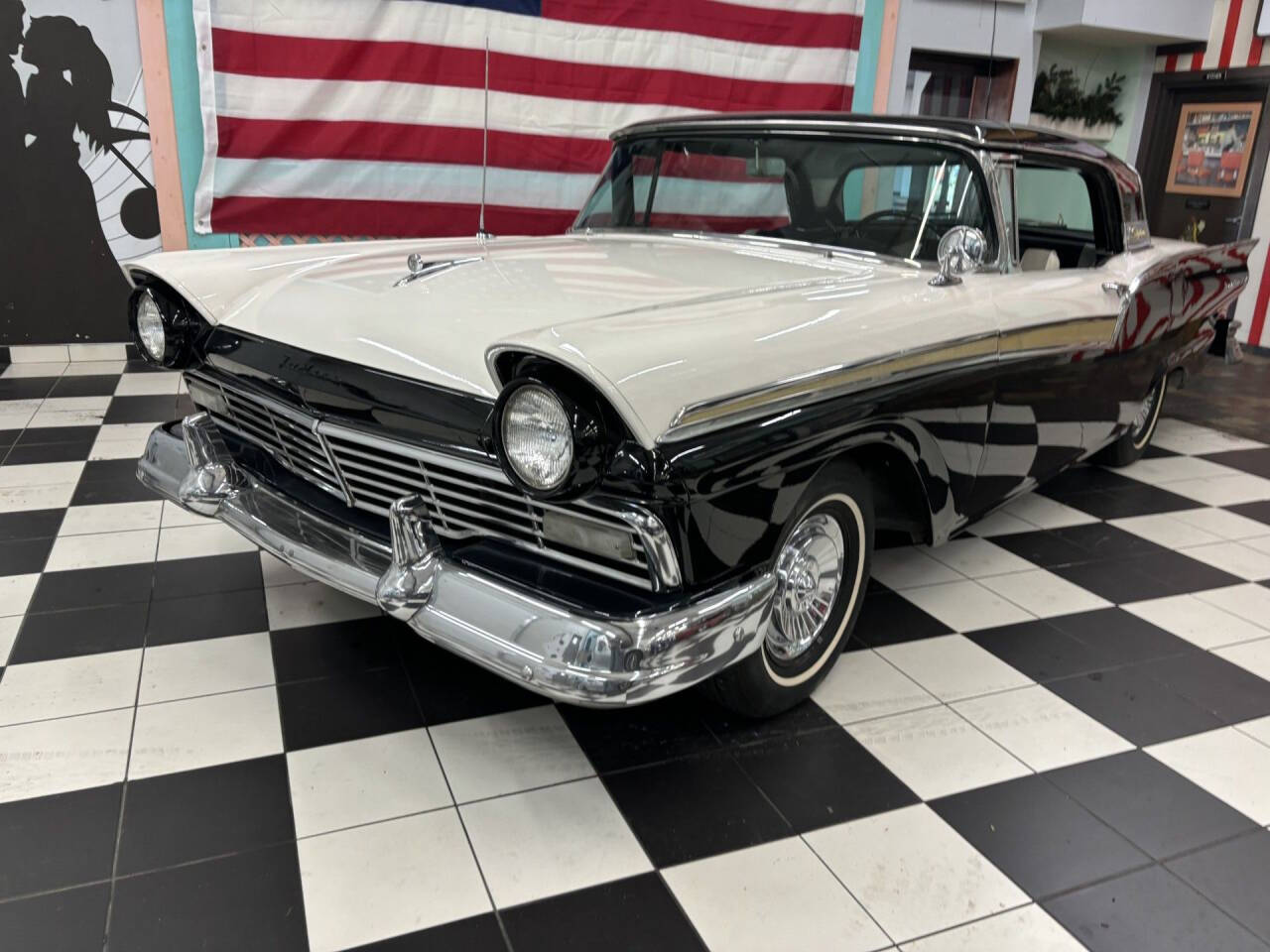 1957 Ford Fairlane 1