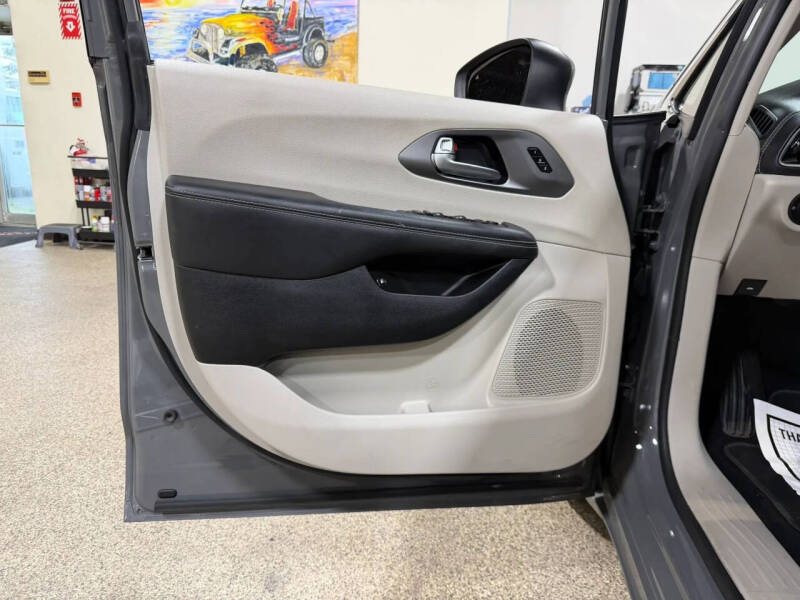 2023 Chrysler Pacifica Plug-In Hybrid Touring L