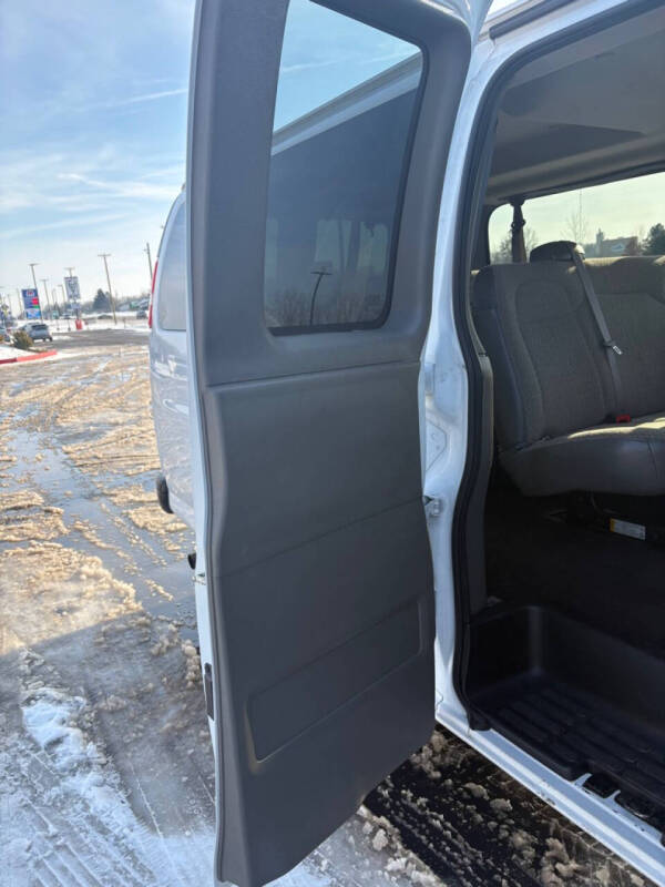 2025 Chevrolet Express LT 3500