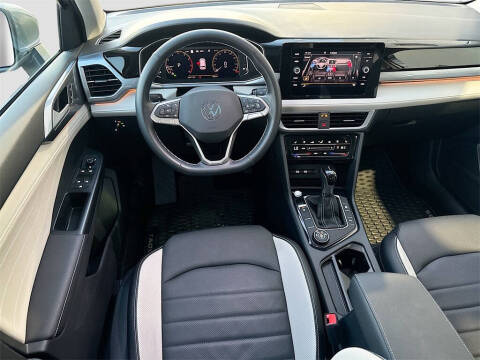 2025 Volkswagen Taos SEL 4Motion