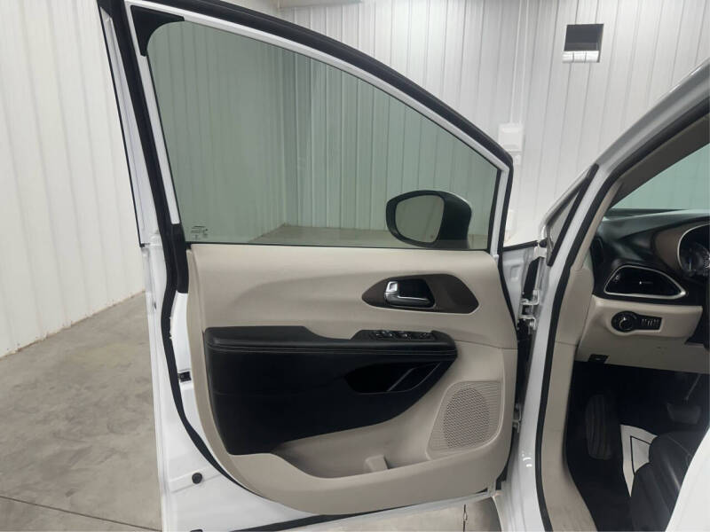 2020 Chrysler Voyager LXi