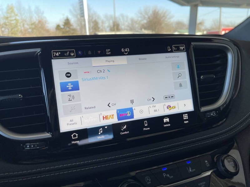 2026 Chrysler Pacifica Select