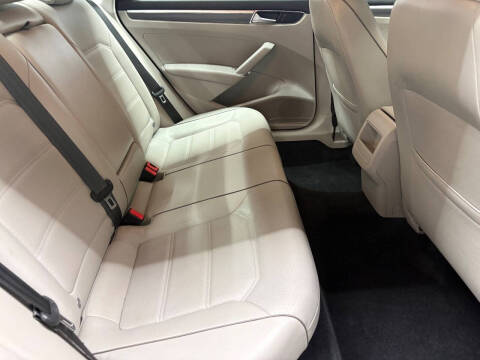 2017 Volkswagen Passat 1.8T R-Line