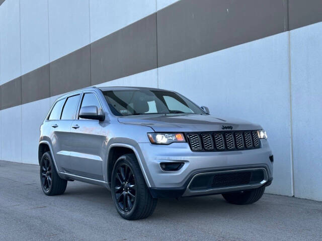 2018 Jeep Grand Cherokee for sale at Phoenix Motor Co in Romulus, MI