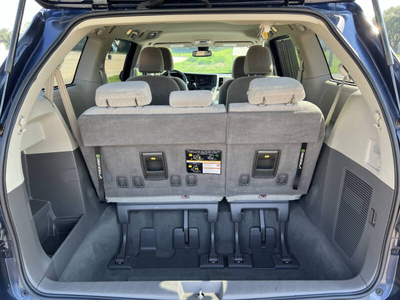 2020 Toyota Sienna LE 7-Passenger