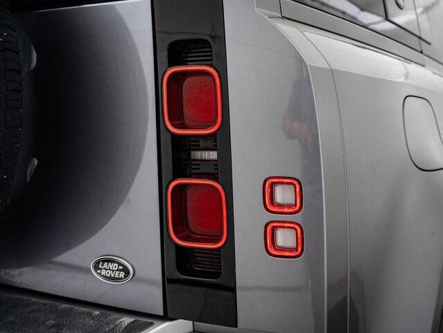 2020 Land Rover Defender 110 SE