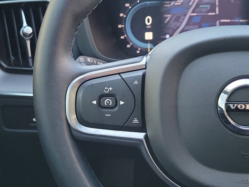 2024 Volvo XC60 B5 Core Dark Theme