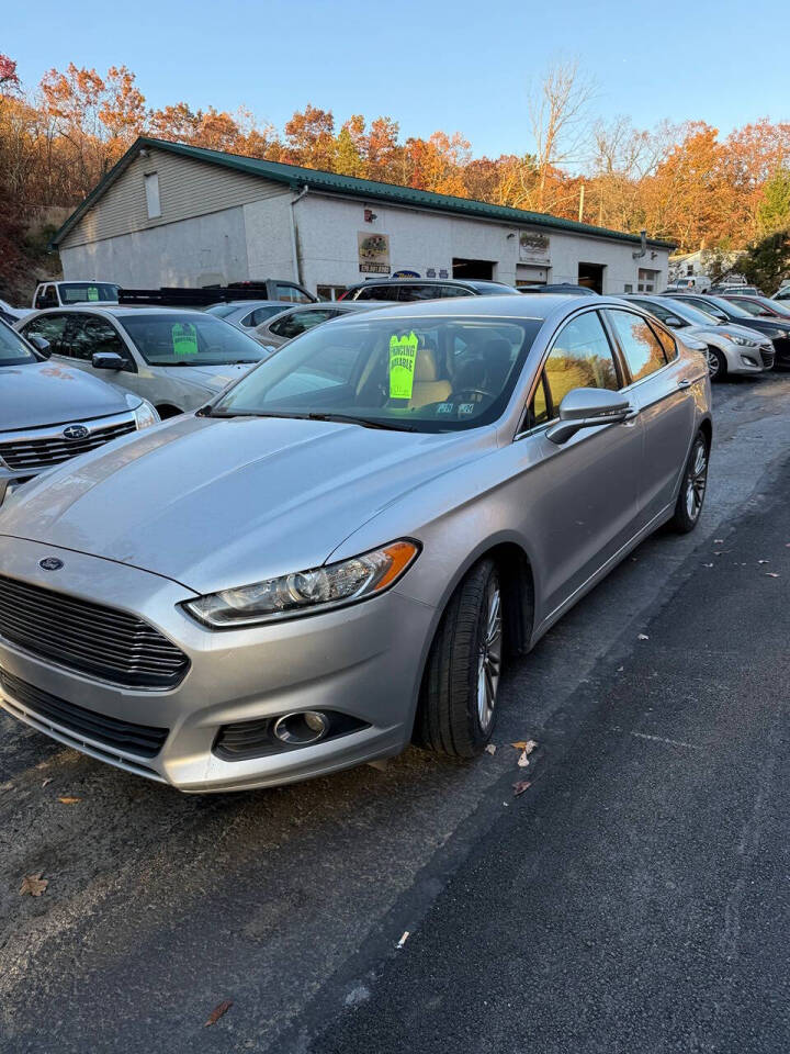 2013 Ford Fusion SE photo 2