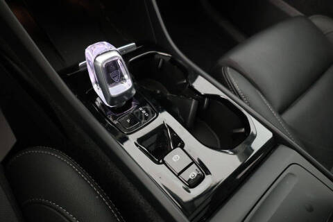 2024 Volvo XC40 B5 Plus Dark Theme