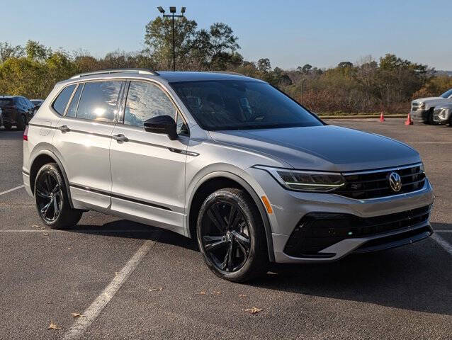 2023 Volkswagen Tiguan SE R-Line Black