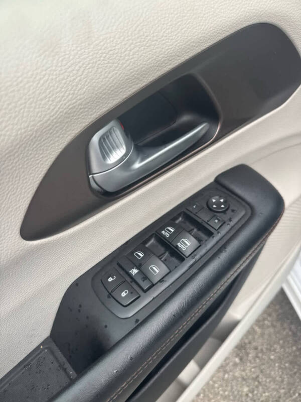 2017 Chrysler Pacifica Touring-L