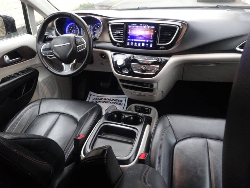 2017 Chrysler Pacifica Touring-L
