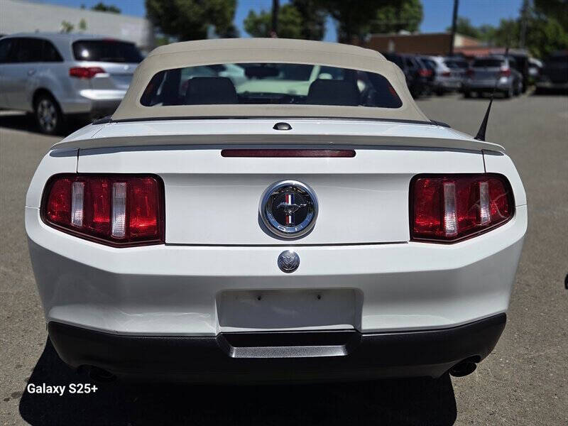 2011 Ford Mustang V6