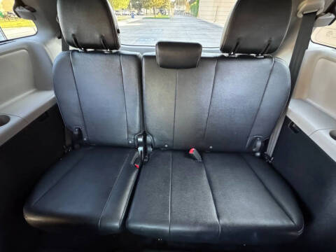 2015 Toyota Sienna SE Premium 8-Passenger