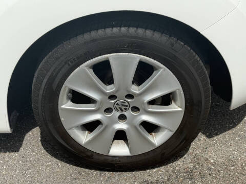 2010 Volkswagen New Beetle