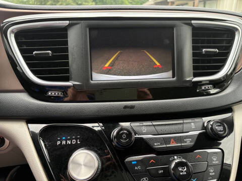 2022 Chrysler Voyager LX