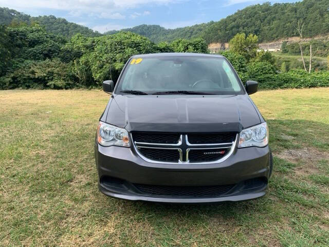 Used 2019 Dodge Grand Caravan SE with VIN 2C4RDGBG3KR624429 for sale in Hazard, KY