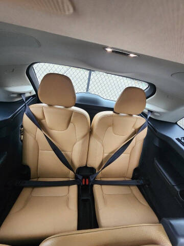 2016 Volvo XC90 T6 Momentum