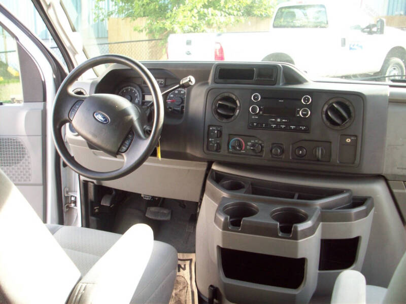 2009 Ford E-Series E-150 XLT