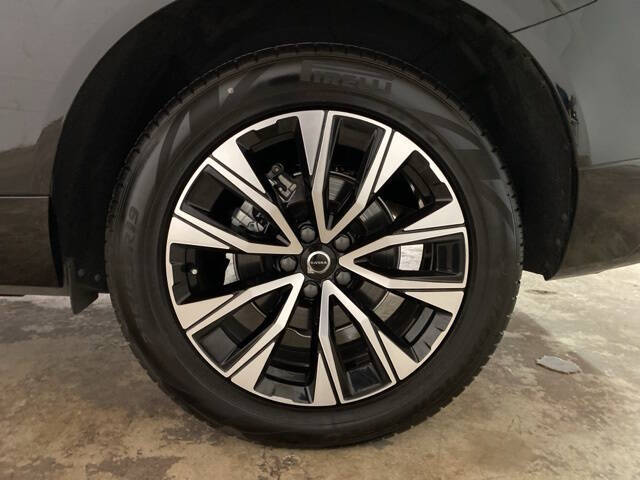 2025 Volvo XC60 B5 Plus Dark Theme