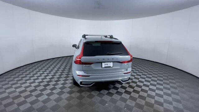 2025 Volvo XC60 B5 Ultra Dark Theme