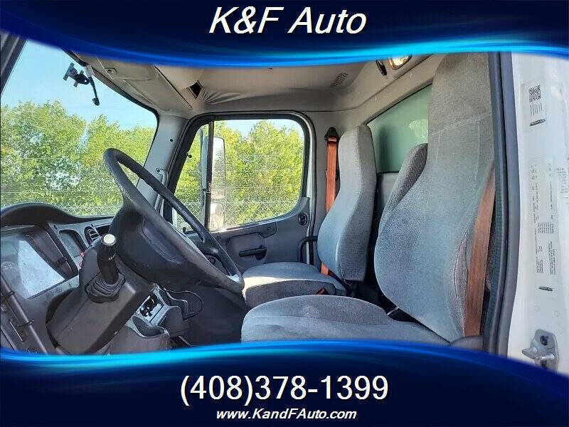 2018 Freightliner M2 106