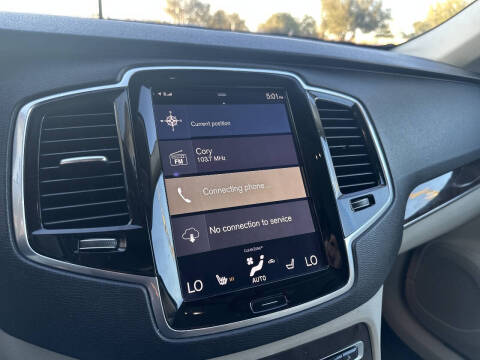 2017 Volvo XC90 T6 Momentum