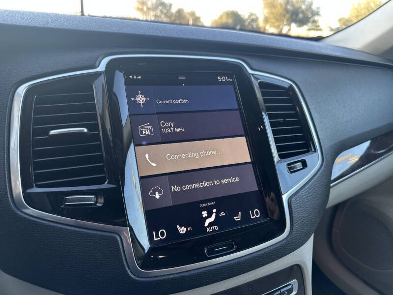 2017 Volvo XC90 T6 Momentum