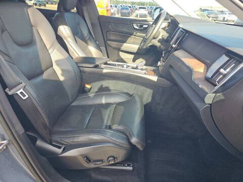 2023 Volvo XC60 B5 Ultimate Bright Theme