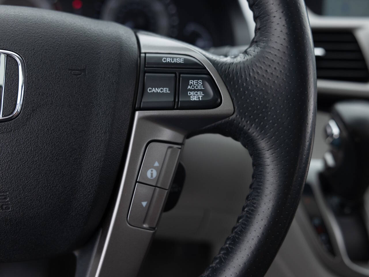 Used Car 2016 Honda Odyssey  Touring Elite 4dr Mini Van For Sale Under $12,000 In Coal City, Illinois