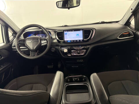 2023 Chrysler Pacifica Touring