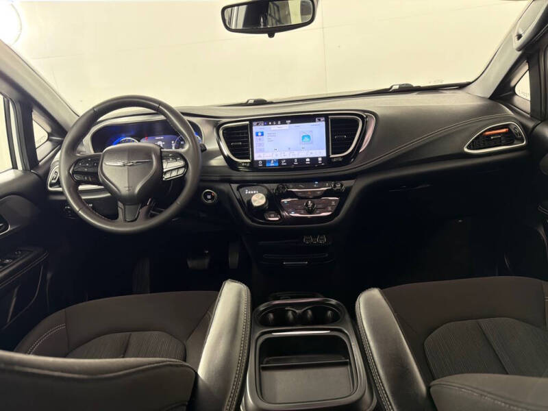 2023 Chrysler Pacifica Touring