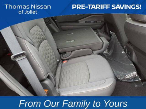 2025 Nissan Pathfinder SV