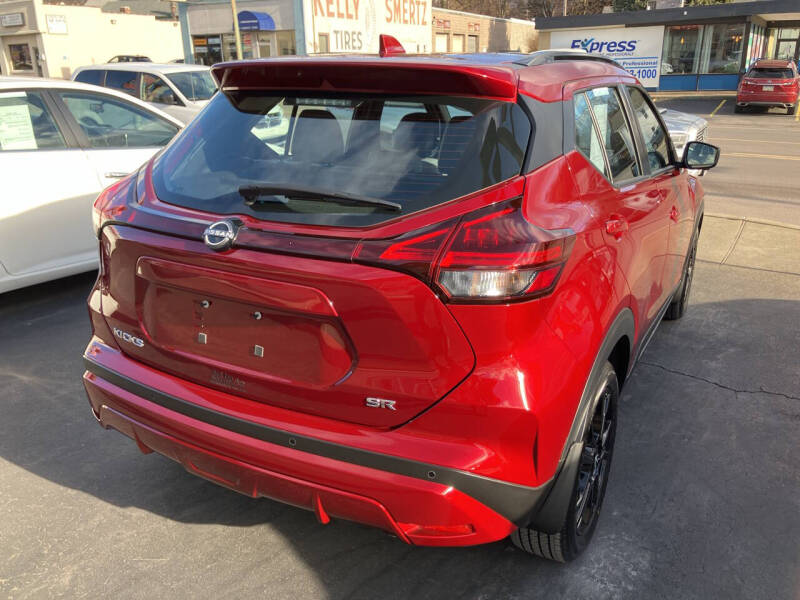 2024 Nissan Kicks SR