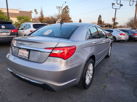 2014 Chrysler 200 LX