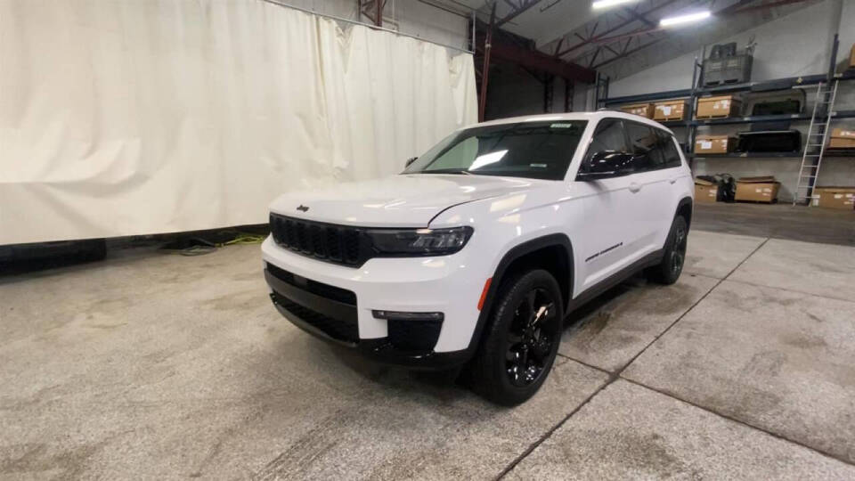 2023 Jeep Grand Cherokee L for sale at Victoria Auto Sales in Victoria, MN