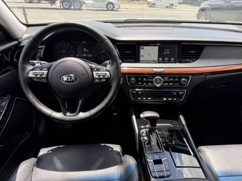 2017 Kia Cadenza Technology