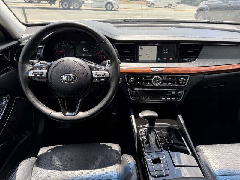 2017 Kia Cadenza Technology