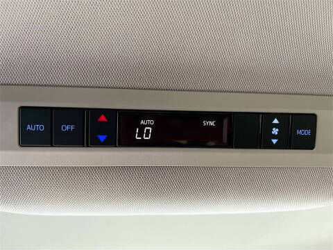 2022 Toyota Sienna LE 8-Passenger