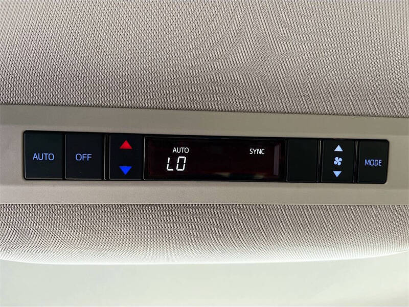 2022 Toyota Sienna LE 8-Passenger