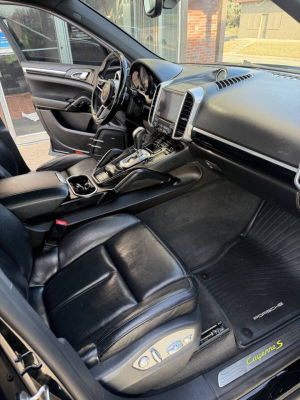 2017 Porsche Cayenne S E-Hybrid Platinum Edition