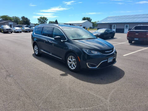 2017 Chrysler Pacifica Touring-L Plus