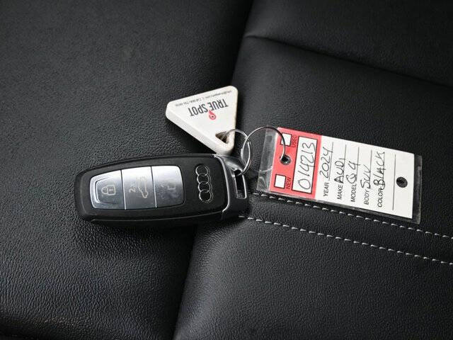 2024 Audi Q4 e-tron quattro Premium 50