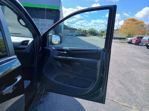 2016 Chrysler Town and Country S