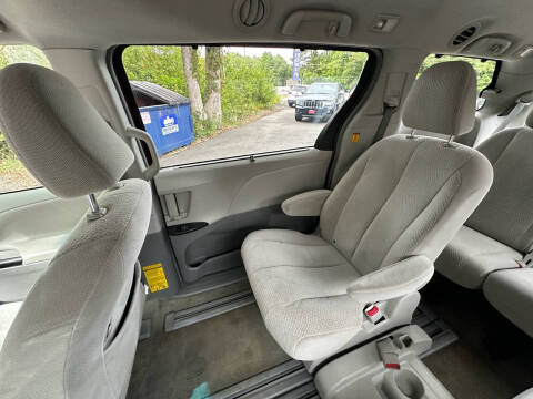 2012 Toyota Sienna LE 8-Passenger