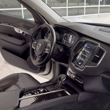 2019 Volvo XC90 T6 Momentum