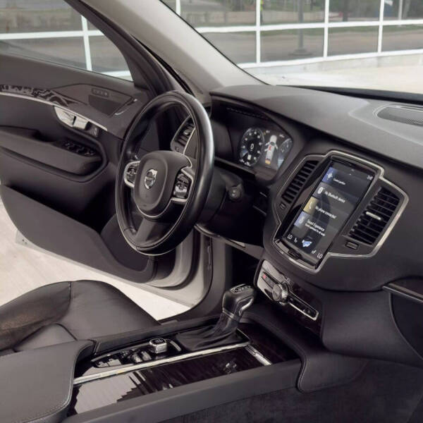 2019 Volvo XC90 T6 Momentum
